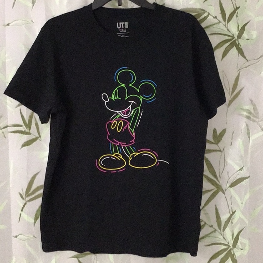 NWOT Unique Disney Black Short Sleeve Mickey T Shirt.  Medium.  100% Cotton.